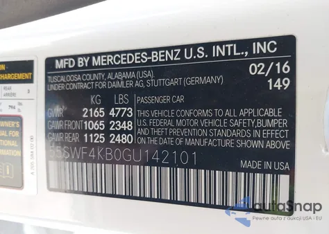 2016 Mercedes-Benz C 300 4Matic z USA, uszkodzony, nr VIN 55SWF4KB0GU142101